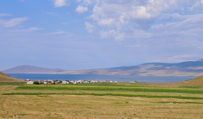 Obraz premium Panoramic view of traditional village at Paravani Lake in Samtskhe-Javakheti National Park, Georgia.