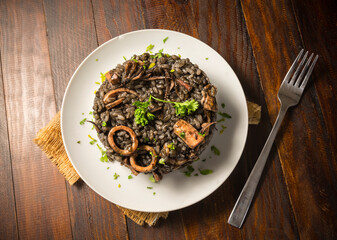 Arroz negro con calamares