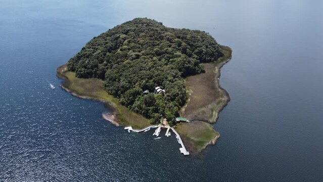 ISLA LA COROTA. LAGUNA DE LA COCHA