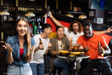 Obraz premium Enthusiastic German fans scream with joy in a beer bar. Germany victory