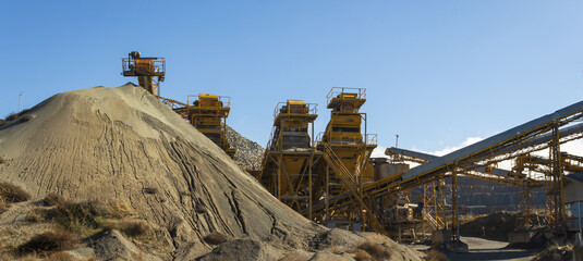 photo of the facilities of a mineral cement mine quarry