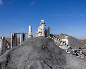 photo of the facilities of a mineral cement mine quarry