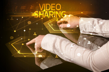 Navigating social networking with social icons