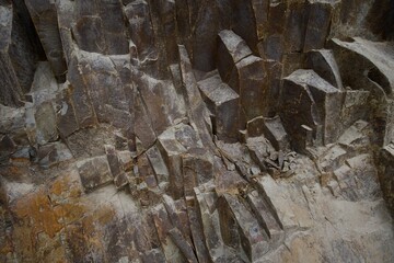 pared de rocas con formas 