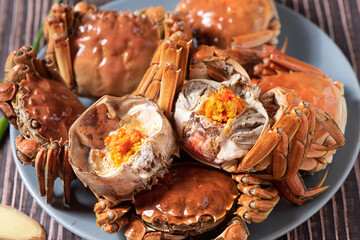 Fresh and delicious hairy crab or chinese mitten crab with crab roe background © zhikun sun