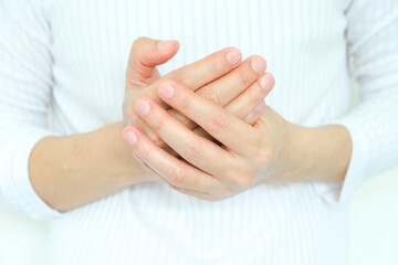Hands of computer users have pain and injury to the fingers. From Syndrome Syndrome .Health and Physical Concepts
