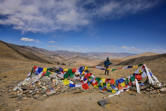 Endless views on top of the Prinkiti La Pass, Ladakh, India