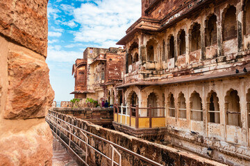 Obraz premium ancient fort artistic view with bright sky at morning