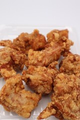 日本の鶏の唐揚げのクローズアップ