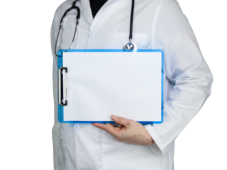 Arzt mit Stethoskop hält blaues Klemmbrett. 