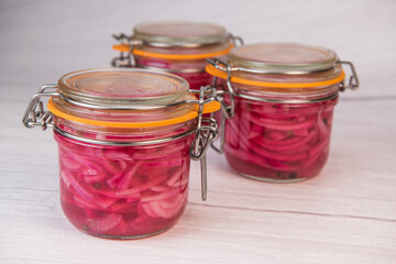 RECIPE FOR ONION PICKLES IN JARS, WHITE WINE VINEGAR, WHITE WINE, SUGAR, PEPPER. High quality photo