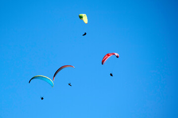 Photo shoot of the flight of a paragliding group