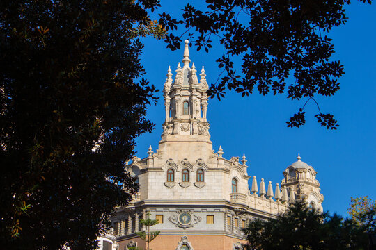 Valencia - Espa&ntilde;a, diferentes vistas tur&iacute;sticas de la ciudad, puentes, monumentos, calles y parques