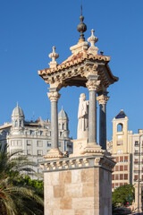 Valencia - España, diferentes vistas turísticas de la ciudad, puentes, monumentos, calles y parques