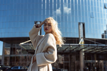 Fototapeta na wymiar Young blonde woman in autumn city