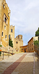 Fototapeta na wymiar Iglesia de Sant Marti y castillo de Altafulla, Tarragona, Catalunya, España, Europa 