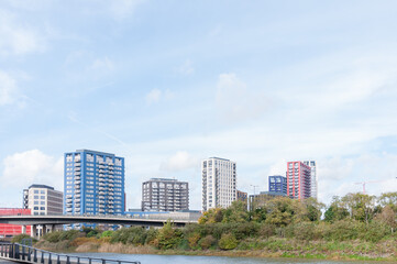 Obraz premium london, united kingdom, october 22, 2022: canning town residential development on the river lea at canning town, london 