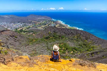 Fototapeten girl in a hat enjoys the oahu panorama from the top of the famous koko crater railway trailhead, oahu, hawaii, hiking in hawaii, holiday in hawaii © Jakub