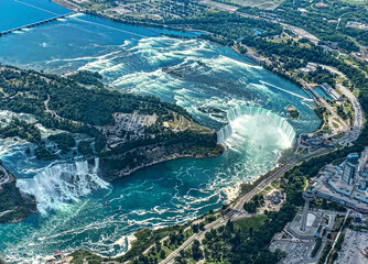 Luftbild der Niagarafälle, Kanada und USA