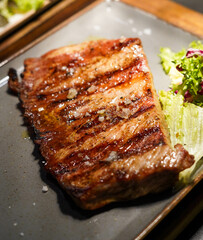 Exquisita carne de primera calidad asada a fuego lento