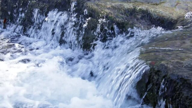 vue d'une cascade du Hérisson dans le Jura