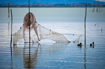 Reti da pesca sul lago