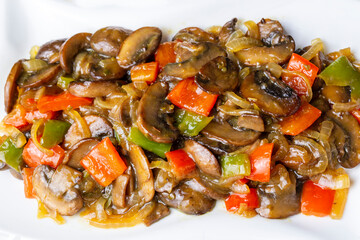 Sauteed mushrooms with onions and peppers. It is eaten as an appetizer with meals. (Turkish name; soslu mantar mezesi)