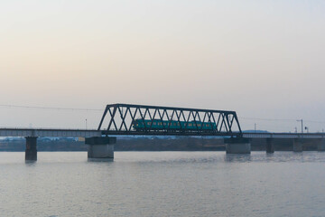 加古川を走るローカル電車