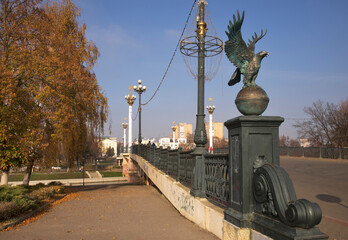 Fototapeta premium Alexandrovsky bridge over Orlik river in Oryol (Orel). Russia