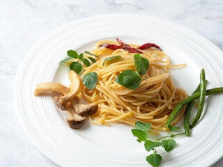 Mushrooms and oil pasta on a plate