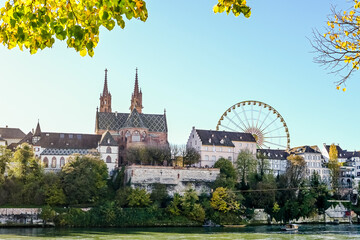 Basel, Münster, Kirche, Altstadt, Rhein, Rheinufer, Fähre, Pfalz, Stadt, Grossbasel, Herbst, Herbstmesse, Herbstfarben, Altstadthäuser, Basel-Stadt, Schweiz