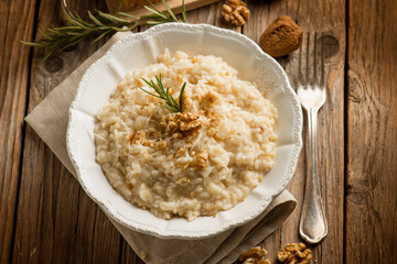 risotto gogonzola and nuts traditiona italian recipe