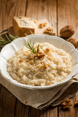 risotto gogonzola and nuts traditiona italian recipe