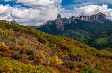 Fototapeta premium The Uncompahgre Mountains Amidst Fall Colors