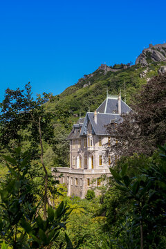 Pal&aacute;cio Biester na vila de Sintra. Portugal. Constru&iacute;do em 1880 para ser a resid&ecirc;ncia de Ernesto Biester . Foi projetado pelo arquiteto Jos&eacute; Luiz Monteiro.