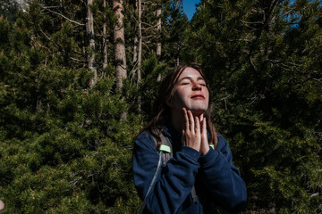 Teen girl putting on sunscreen before a hike
