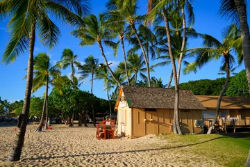 Fototapeten Kapolei, Hawaii / February 23, 2022 : Wooden shack on the Paradise Cove Public Beach in Ko Olina, a touristic area on the western shore of O'ahu island in Hawaii, United States © Alexandre ROSA