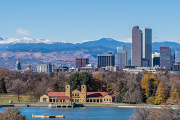 Panorama of Denver CO at early winter morning seen from City Park - obrazy, fototapety, plakaty