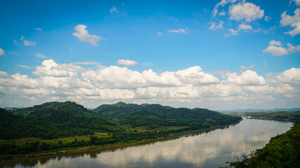 Fototapeta na wymiar mountains and sky In the quiet countryside on the banks of the Mekong River