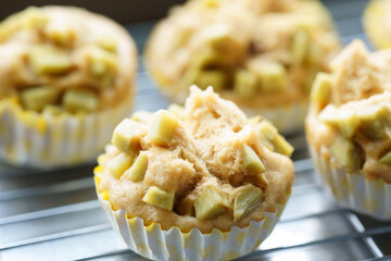 蒸したての、黒糖とサツマイモの蒸しパン