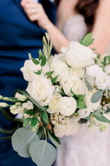 bride holding bouquet