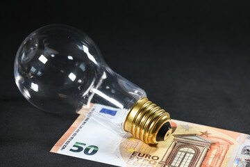 energie electricit&eacute; prise crise electrique argent cout prix euro lampe lumiere