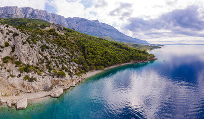 Fototapeta na wymiar Turquoise Adriatic sea and rocky coast in Krvavica, Croatia