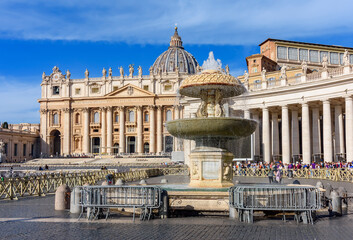 Obraz premium Fountain on St. Peter`s square and St. Peter's basilica, Vatican
