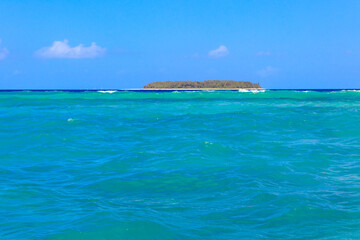 Fototapeta premium View of Mnemba island in the Indian Ocean, Zanzibar, Tanzania