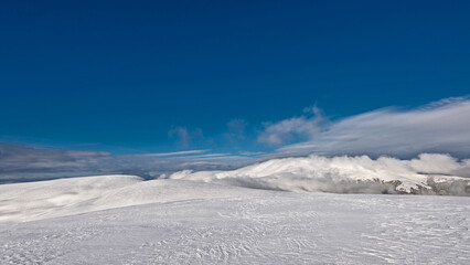 Fototapeta na wymiar Winter mountain landscape. Mountain plateau covered with snow.
