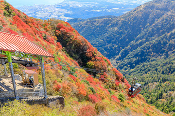 秋の雲仙岳とロープウェイ　長崎県雲仙市　Mt.Unzendake in autumn and ropeway....