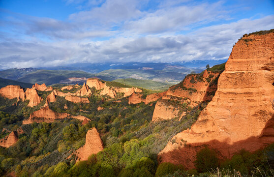 Formas monta&ntilde;osas de la explotaci&oacute;n minera romana en las M&eacute;dulas (Castilla y Le&oacute;n)