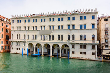 Fototapeta na wymiar Fondaco dei Tedeschi palace on Grand canal, Venice, Italy
