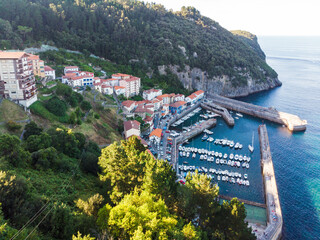 Elatxobe, Vizcaya (Bizkaia), Basque Country - Panning - Pier, Boats, Village, Cliffs, Nature,...